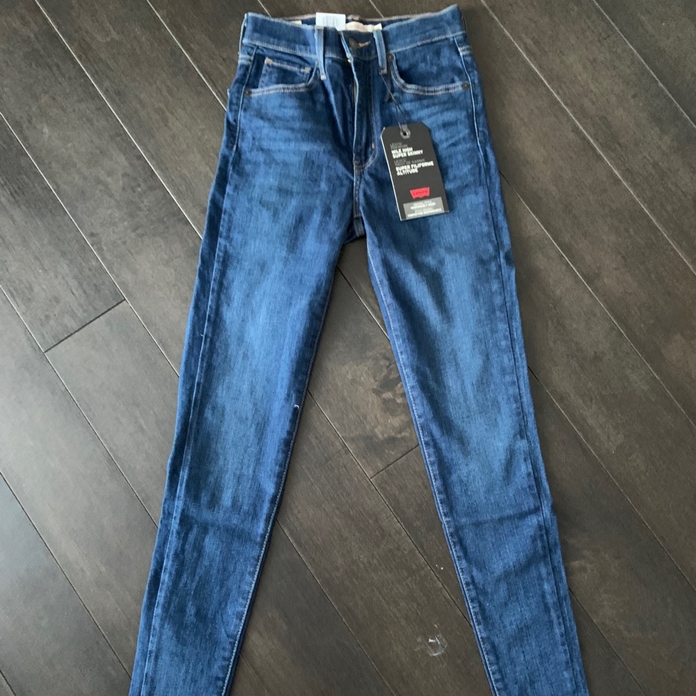 Jeans Lévis neuve avec étiquette